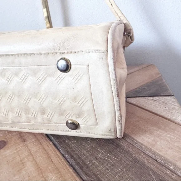 Avelar Hand Tooled Cream Leather Bag - Picture 6 of 11